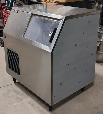 Fully Serviced - Hoshizaki F-500BAJ - Flaker Icemaker, Air-cooled, Built in Storage Bin
