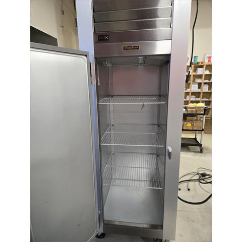 Never Been Used - Traulsen G10011 - Reach-In Refrigerator with One Door - 23.4 Cu. Ft.