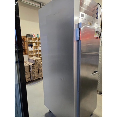 Never Been Used - Traulsen G10011 - Reach-In Refrigerator with One Door - 23.4 Cu. Ft.