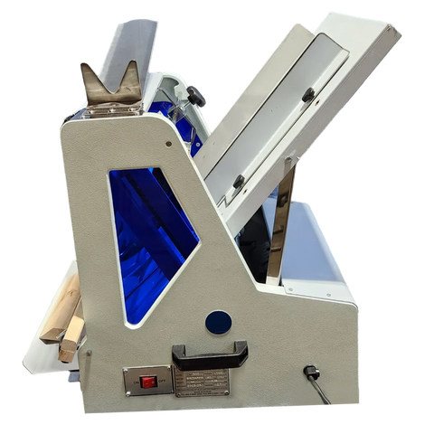 BakeMax BMGF006 1" Slice Thickness 15 Blades Countertop Gravity Feed Soft Crusted Bread Slicer