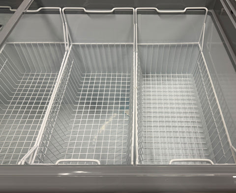 Omcan 37815 - 79″ Two (2) Door Ice Cream Display Chest Freezer with Curved Glass Top, 24.72 cu.ft. (700 L)